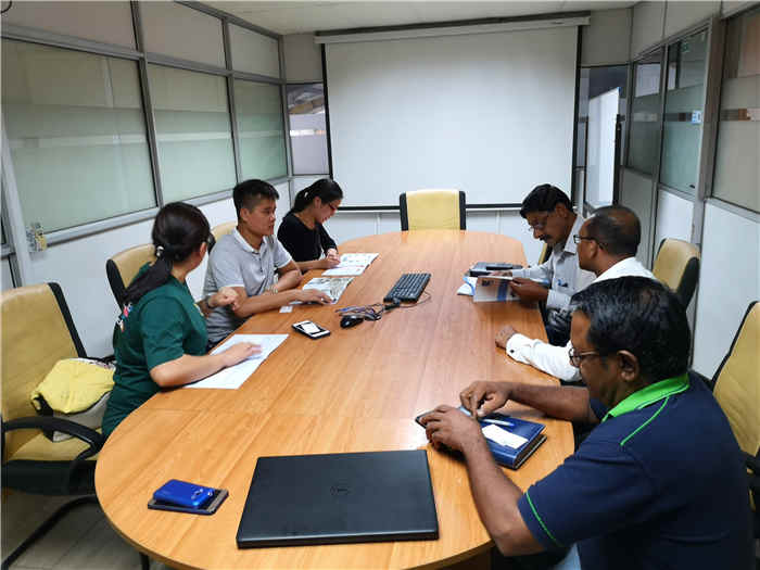 與客戶討論技術(shù)方案